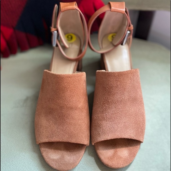 Marc Fisher Size 9 Cognac Suede Heeled Sandals - Picture 5 of 16
